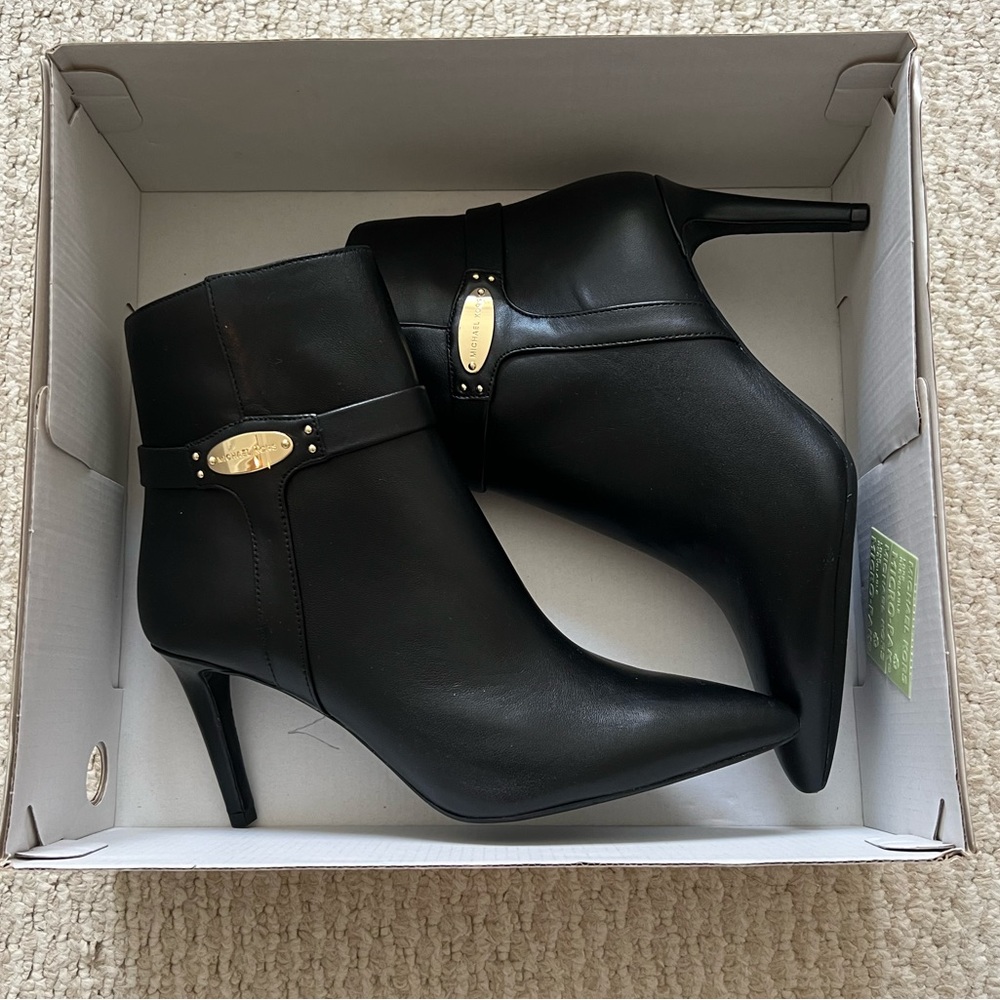 Brand New Michael Michael Kors Black Leather Finley Flex Mid Bootie Sz 7.5M